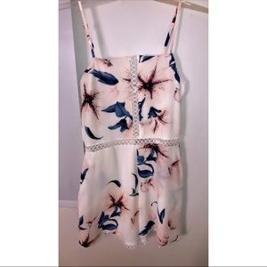 (SOLD) FLOWERS ROMPER SIZE 4 🌺